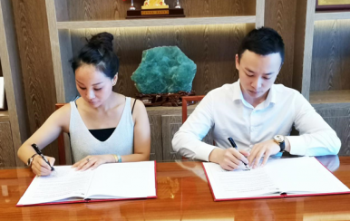 恭賀重慶渝北區邱美女士順利簽約翌芙萊！