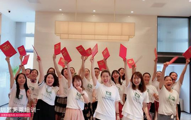 淚聚是緣。愛心成就翌芙萊，我們圓滿畢業啦！